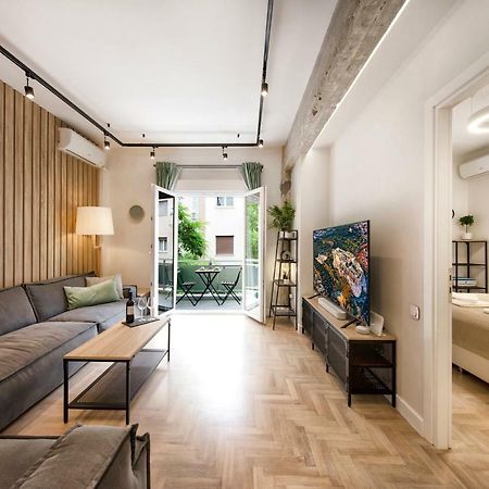Stunning Αpartment Ιn Τhe Heart Athens. Apartment ภายนอก รูปภาพ