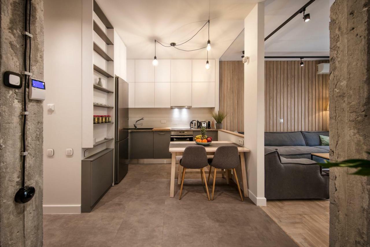 Stunning Αpartment Ιn Τhe Heart Athens. Apartment ภายนอก รูปภาพ