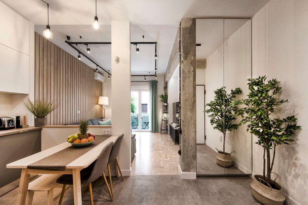 Stunning Αpartment Ιn Τhe Heart Athens. Apartment ภายนอก รูปภาพ