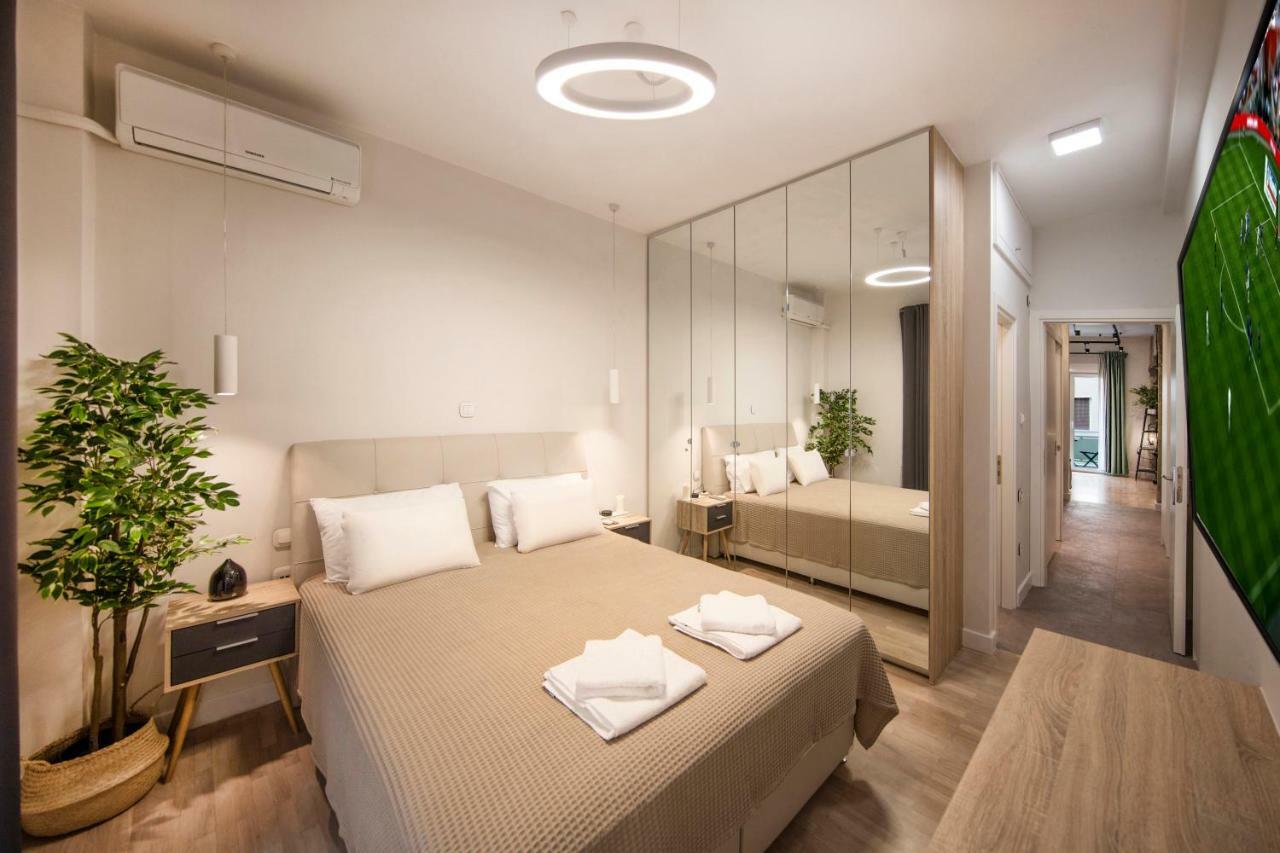 Stunning Αpartment Ιn Τhe Heart Athens. Apartment ภายนอก รูปภาพ