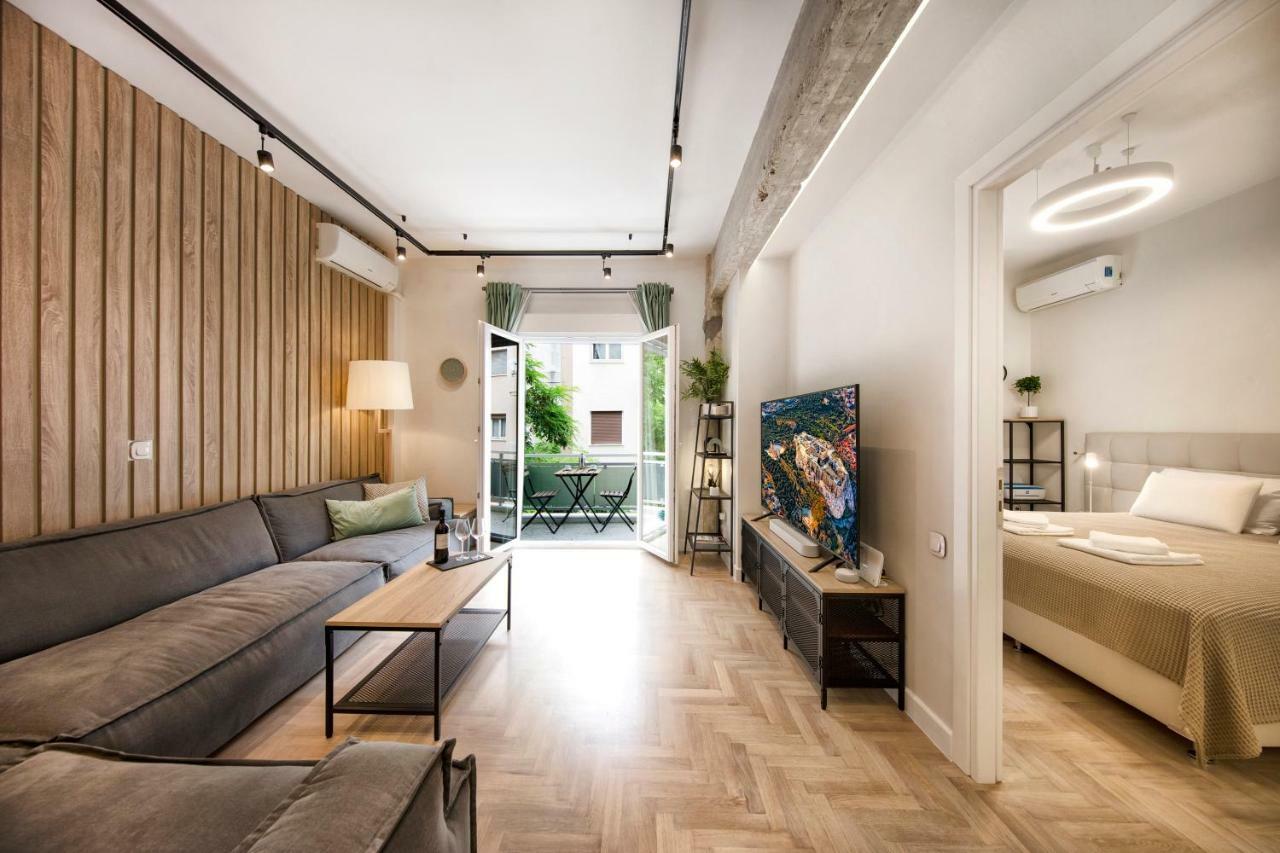 Stunning Αpartment Ιn Τhe Heart Athens. Apartment ภายนอก รูปภาพ