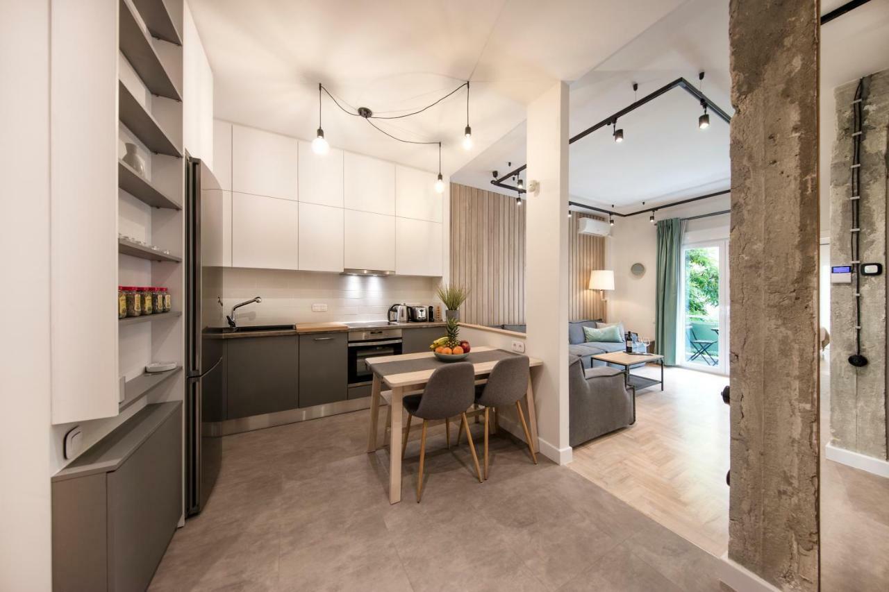 Stunning Αpartment Ιn Τhe Heart Athens. Apartment ภายนอก รูปภาพ
