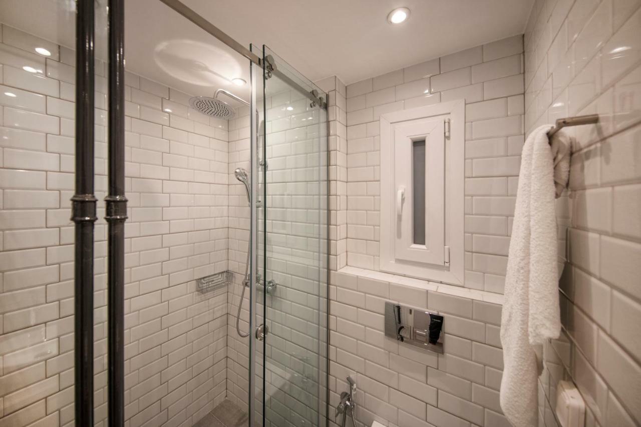 Stunning Αpartment Ιn Τhe Heart Athens. Apartment ภายนอก รูปภาพ