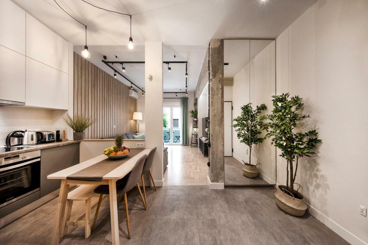 Stunning Αpartment Ιn Τhe Heart Athens. Apartment ภายนอก รูปภาพ