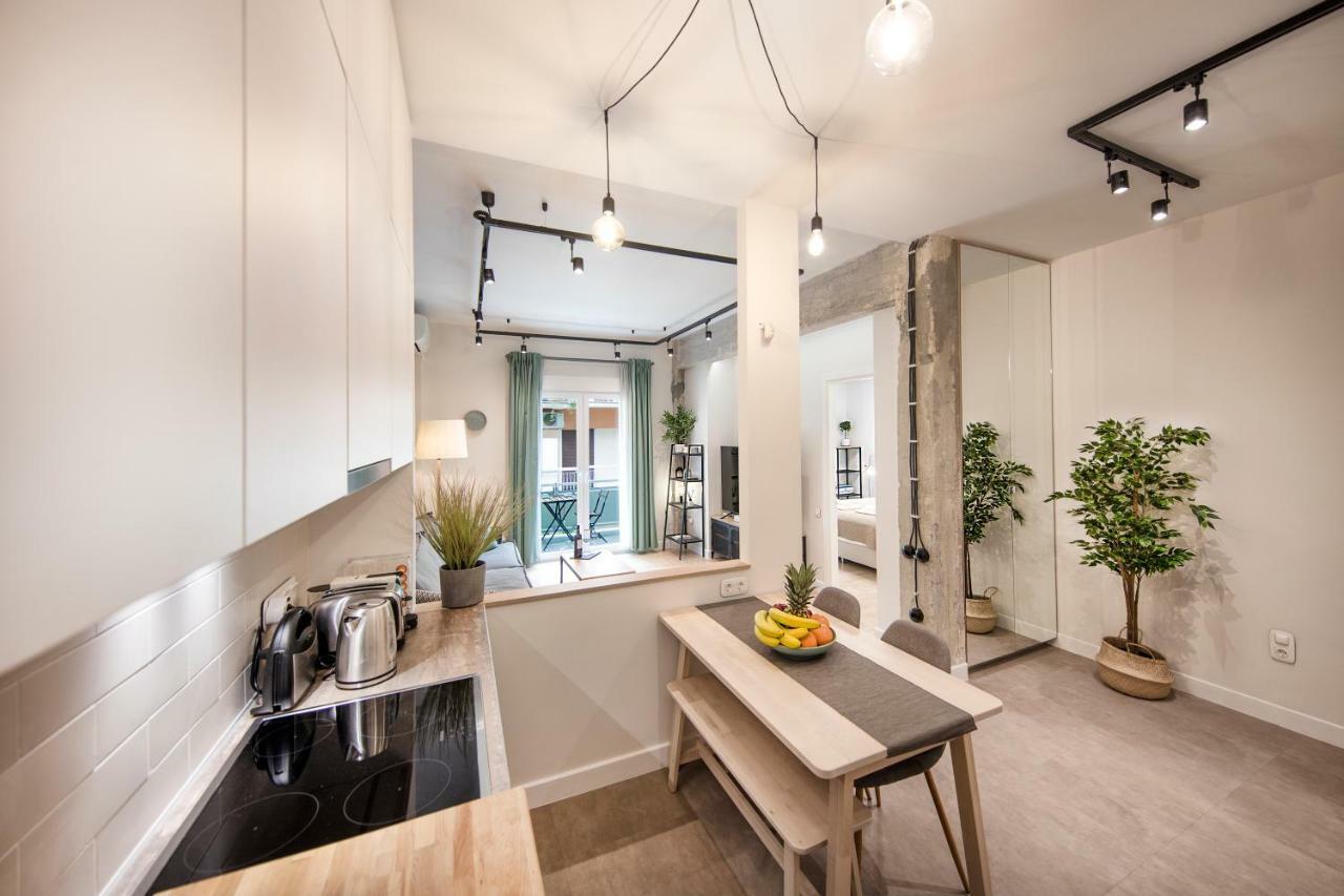 Stunning Αpartment Ιn Τhe Heart Athens. Apartment ภายนอก รูปภาพ